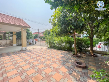 *****บ้านเดี่ยวมือสองย่านปทุมธานี ม.ชวนชื่น บรุ๊คไซด์ บางคูวัด เนื้อที่กว้าง 57.80 ตร.ว. ฟังก์ชัน 3 ห้องนอน 2 ห้องน้ำ ที่จอดรถ 2 คัน ต่อเติมสวย พร้อมเข้าอยู่ สภาพแวดล้อมภายในโครงการดี ตั้งบนทำเลแห่งการเดินทาง เชื่อมต่อถนนกรุงเทพฯ-ปทุมธานี, ถนนศรีสมาน และทางด่วน "ศรีรัช" และ ทางด่วน "ศรีสมาน"